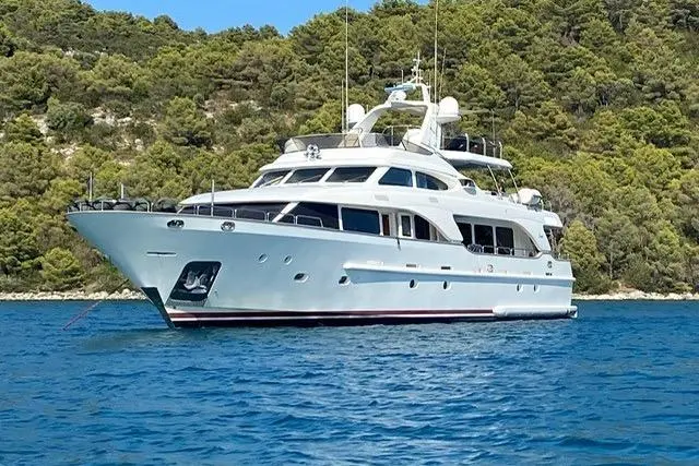 2004 Benetti Tradition 100 Yacht For Sale in Viareggio IT-LU 2004 Benetti Tradition 100 Yacht For Sale in Viareggio IT-LU