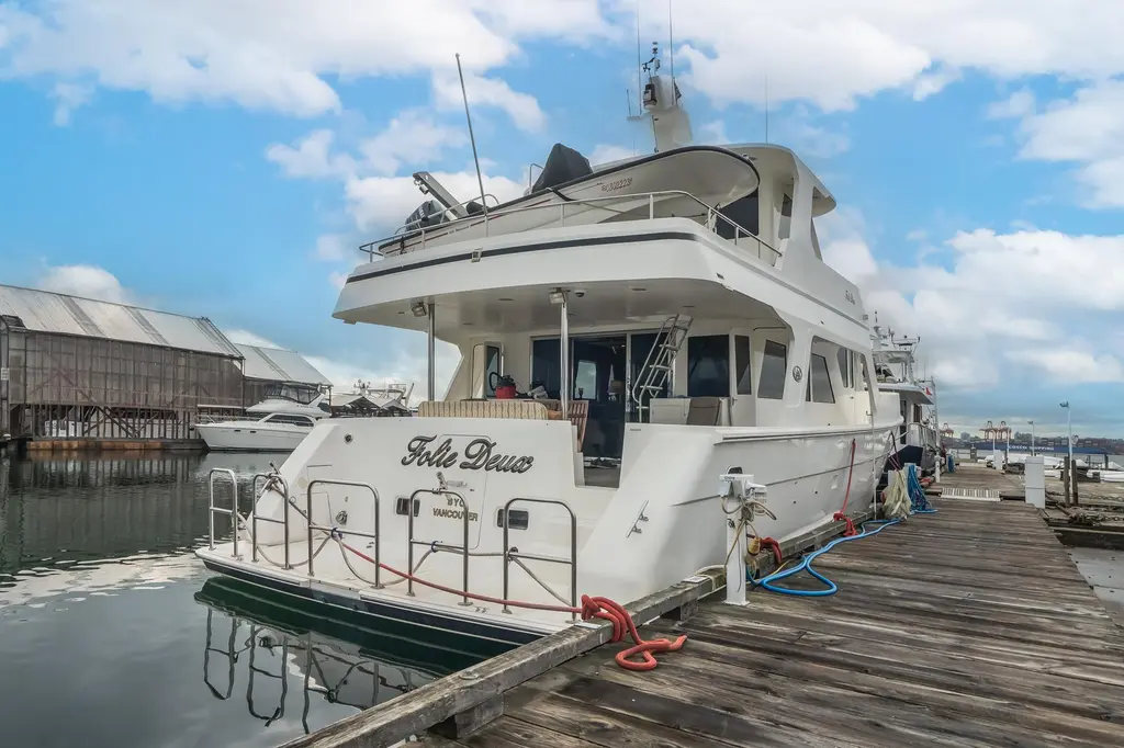 Folie Deux 2005 President 680 Skylounge Yacht For Sale in North Vancouver BC Folie Deux 2005 President 680 Skylounge Yacht For Sale in North Vancouver BC