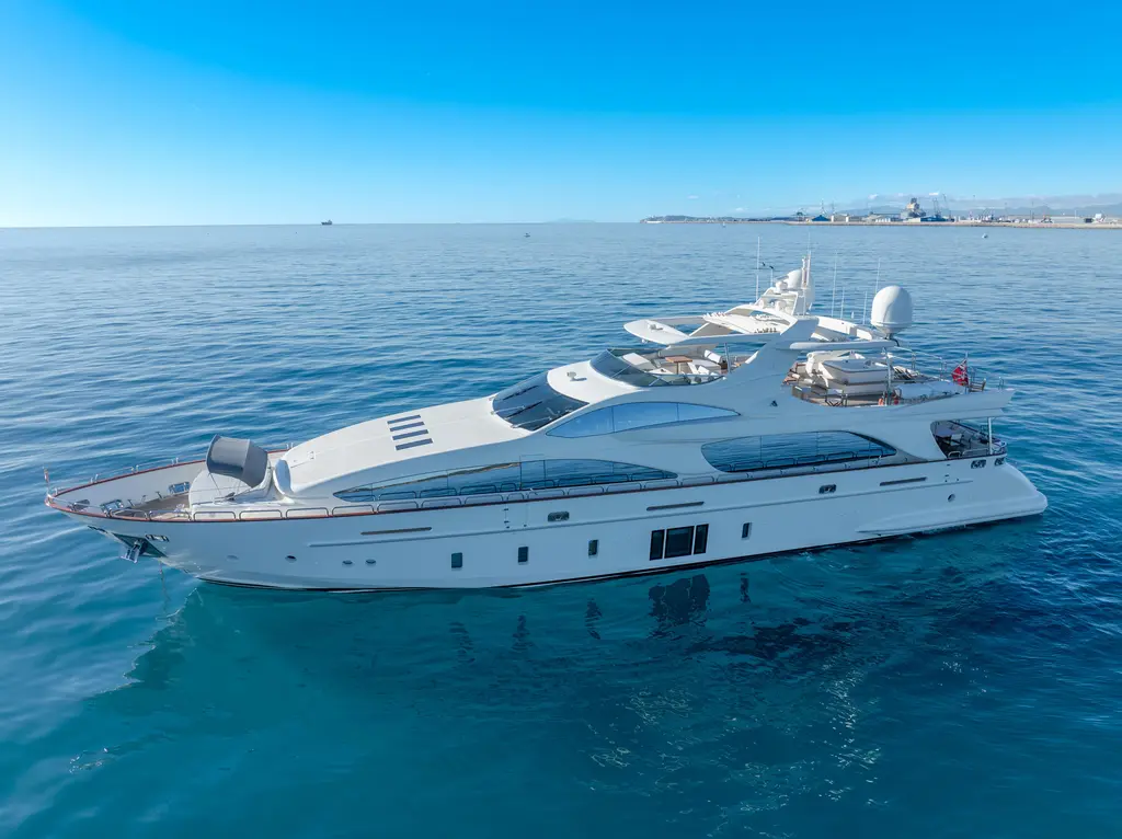 2013 Azimut 105 Yacht For Sale in Loano IT-SV 2013 Azimut 105 Yacht For Sale in Loano IT-SV