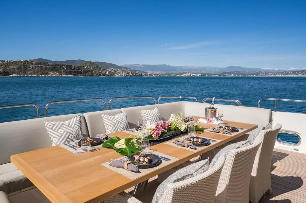 LADY VOLANTIS 2014 Sunseeker 115 Sport Yacht Yacht For Sale in Antibes LADY VOLANTIS 2014 Sunseeker 115 Sport Yacht Yacht For Sale in Antibes