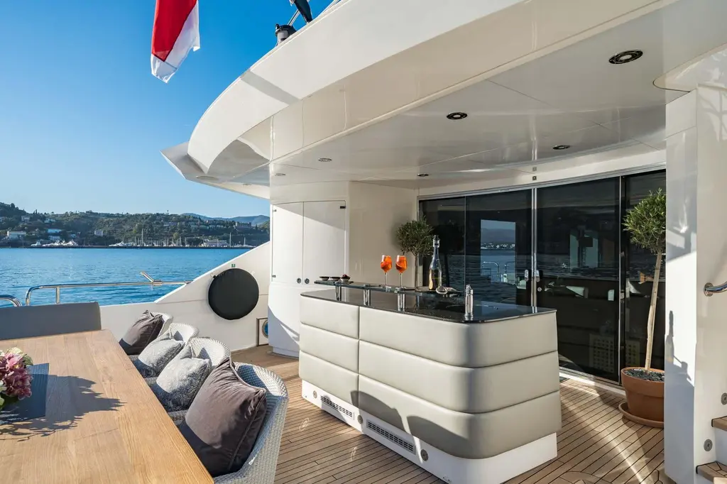 LADY VOLANTIS 2014 Sunseeker 115 Sport Yacht Yacht For Sale in Antibes LADY VOLANTIS 2014 Sunseeker 115 Sport Yacht Yacht For Sale in Antibes