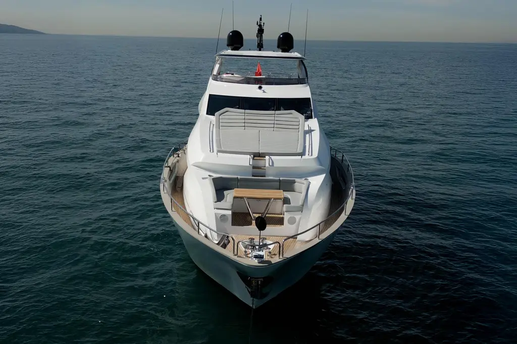  2018 Sunseeker 95 Yacht Yacht For Sale in Dubai 