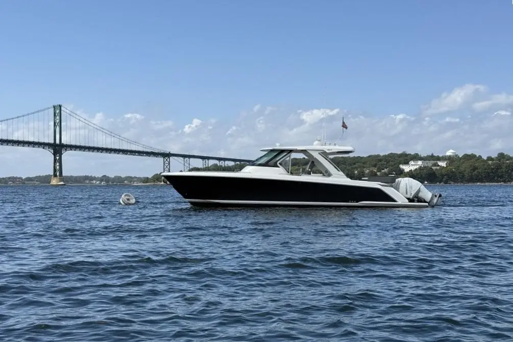 Pouge Life 2021 Tiara Yachts 38 LS Yacht For Sale in Portsmouth RI Pouge Life 2021 Tiara Yachts 38 LS Yacht For Sale in Portsmouth RI