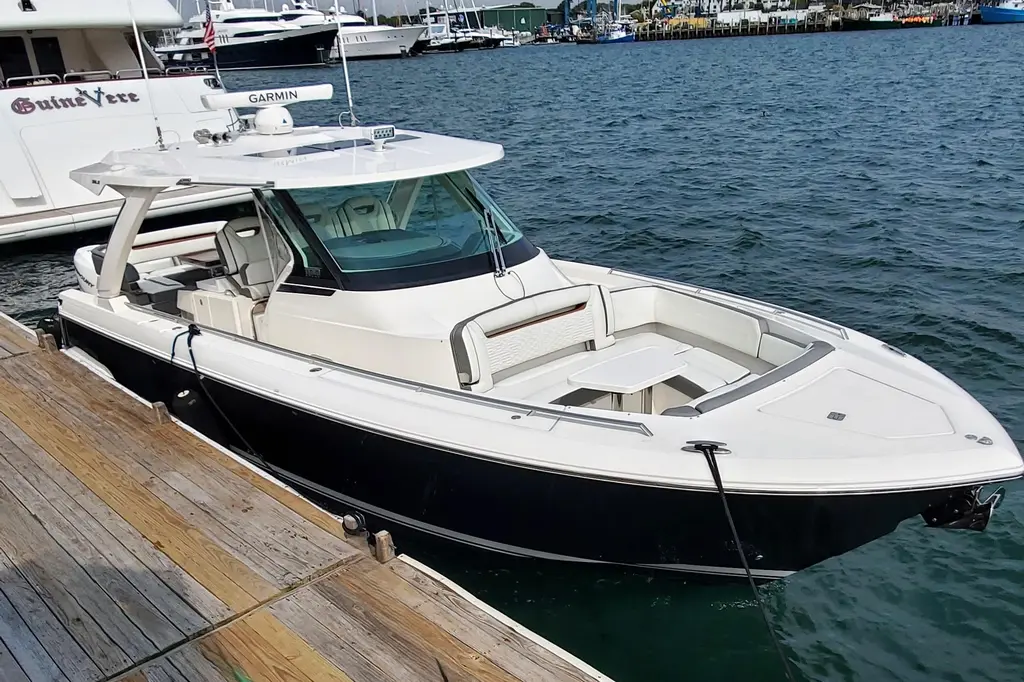 Pouge Life 2021 Tiara Yachts 38 LS Yacht For Sale in Portsmouth RI Pouge Life 2021 Tiara Yachts 38 LS Yacht For Sale in Portsmouth RI