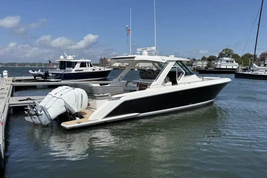 Pouge Life 2021 Tiara Yachts 38 LS Yacht For Sale in Portsmouth RI Pouge Life 2021 Tiara Yachts 38 LS Yacht For Sale in Portsmouth RI
