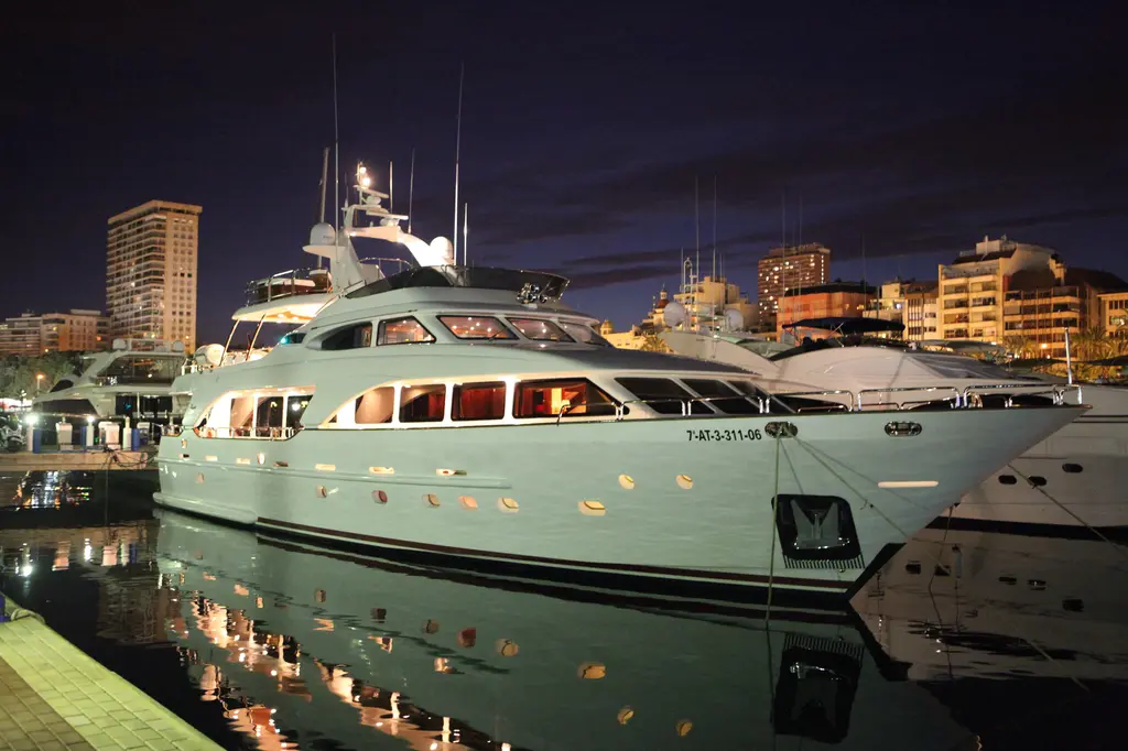 ANYPA 2004 Benetti Tradition 100 Yacht For Sale in Alicante ES-A ANYPA 2004 Benetti Tradition 100 Yacht For Sale in Alicante ES-A