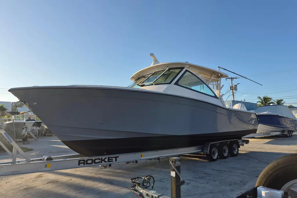 335-712 USED 2021 Grady-White Freedom 375 Yacht For Sale in West Palm Beach FL 335-712 USED 2021 Grady-White Freedom 375 Yacht For Sale in West Palm Beach FL