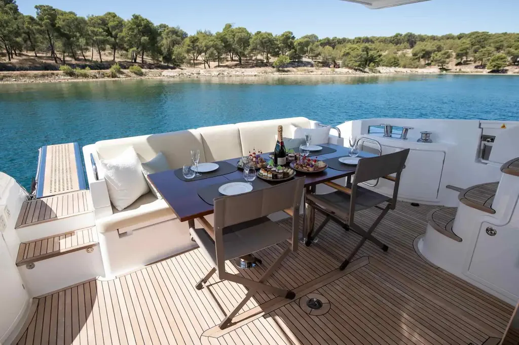 MY LAURA 2015 Azimut Fly 60 Yacht For Sale in Sibenik MY LAURA 2015 Azimut Fly 60 Yacht For Sale in Sibenik
