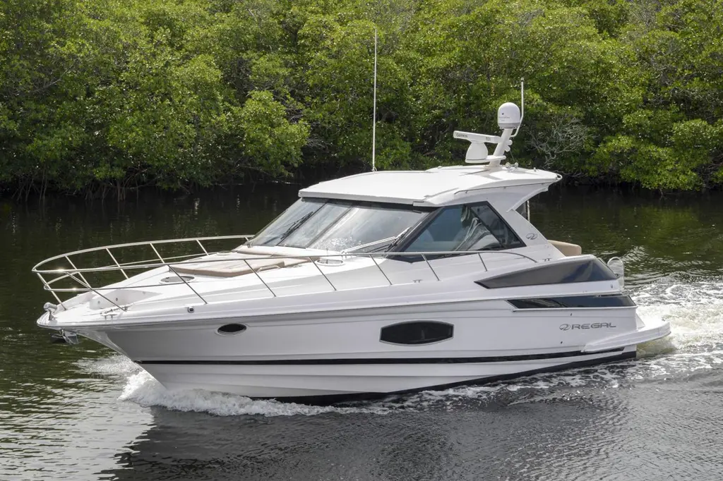 2016 Regal 46 Sport Coupe Yacht For Sale in Guntersville AL 2016 Regal 46 Sport Coupe Yacht For Sale in Guntersville AL