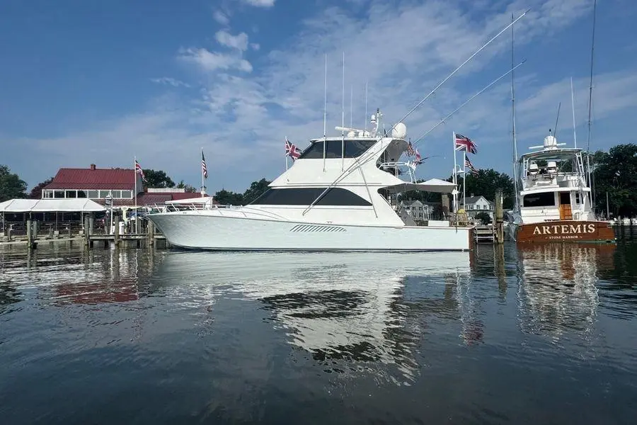 MISS MAGGIE 2002 Viking 61 Enclosed Bridge Yacht For Sale in Bay Shore NY MISS MAGGIE 2002 Viking 61 Enclosed Bridge Yacht For Sale in Bay Shore NY