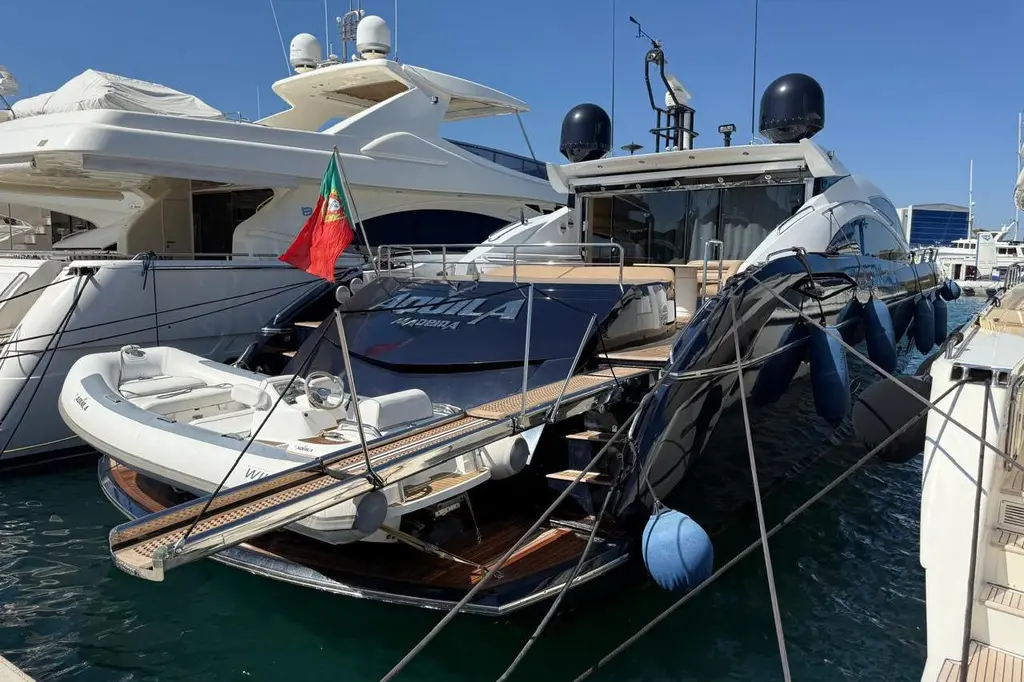 2006 Sunseeker Predator 82 Yacht For Sale in Athens 2006 Sunseeker Predator 82 Yacht For Sale in Athens