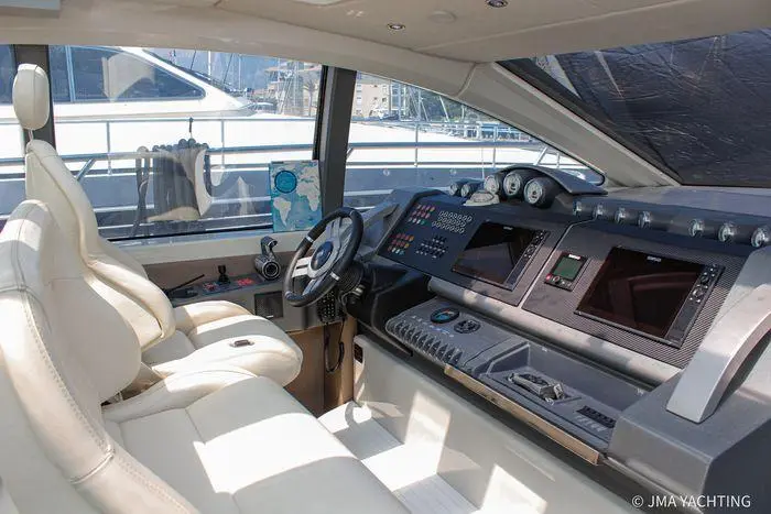 2004 Azimut 68S Yacht For Sale in FREJUS 83 2004 Azimut 68S Yacht For Sale in FREJUS 83
