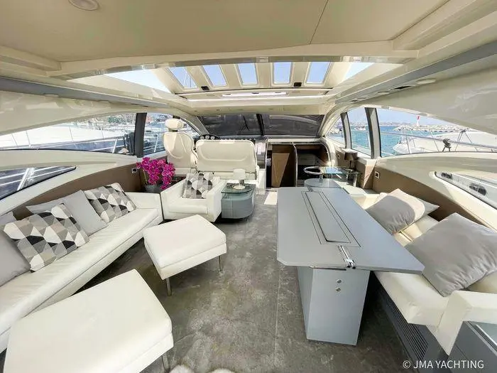 2004 Azimut 68S Yacht For Sale in FREJUS 83 2004 Azimut 68S Yacht For Sale in FREJUS 83