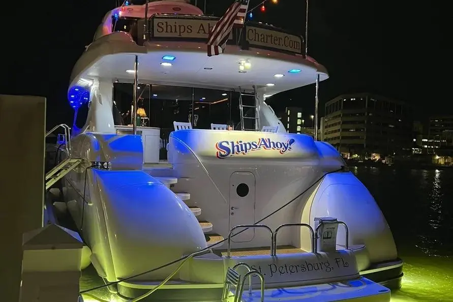 2004 Lazzara Yachts SC Motor Yacht Yacht For Sale in St Petersburg FL 2004 Lazzara Yachts SC Motor Yacht Yacht For Sale in St Petersburg FL