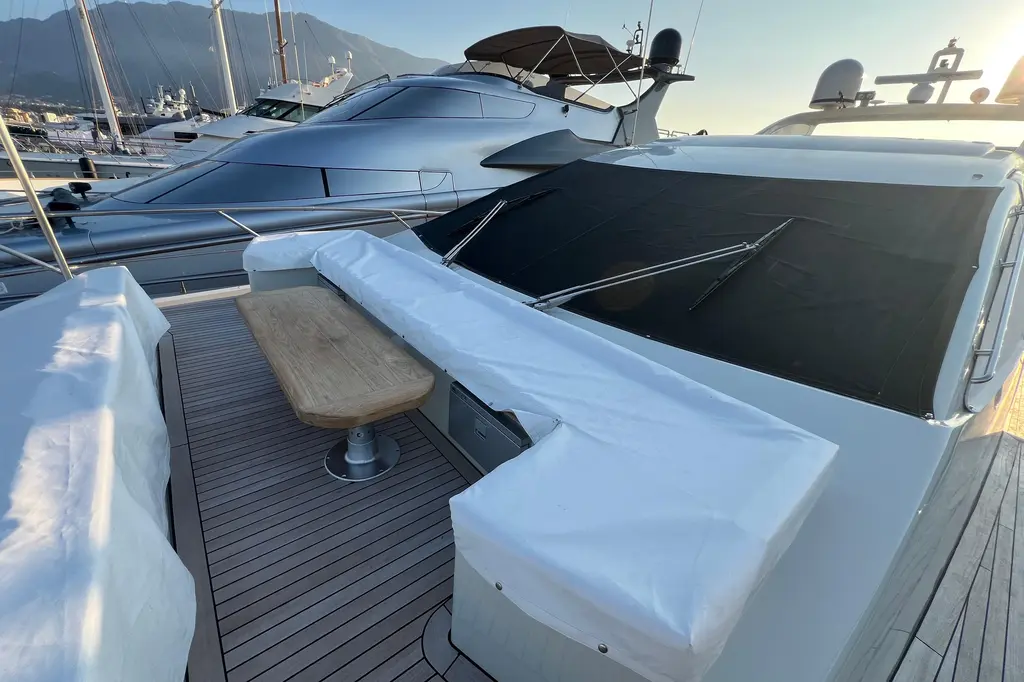 Rusè 2006 Azimut 86 sport Yacht For Sale in Naples IT-NA Rusè 2006 Azimut 86 sport Yacht For Sale in Naples IT-NA