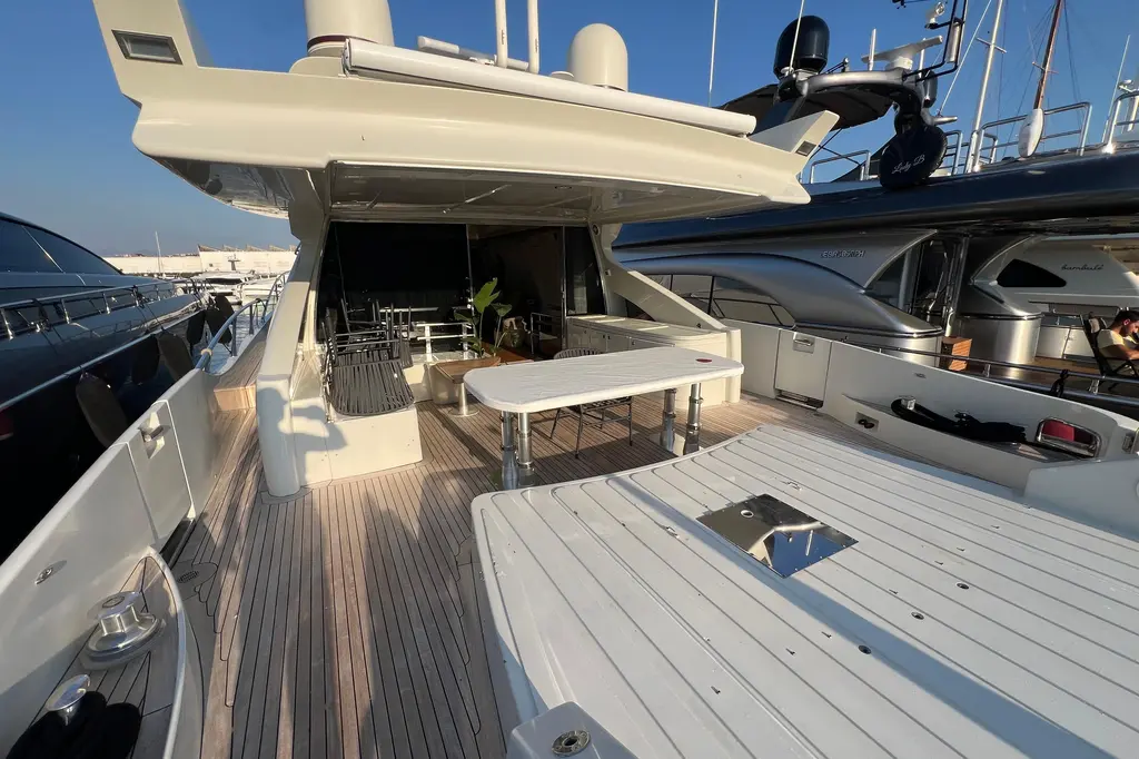Rusè 2006 Azimut 86 sport Yacht For Sale in Naples IT-NA Rusè 2006 Azimut 86 sport Yacht For Sale in Naples IT-NA