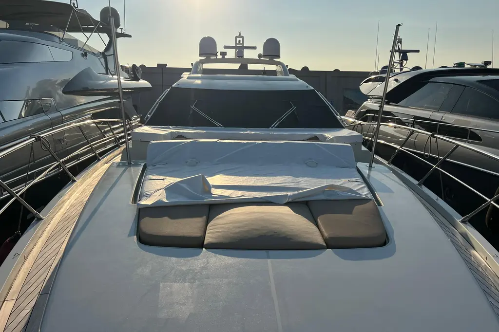 Rusè 2006 Azimut 86 sport Yacht For Sale in Naples IT-NA Rusè 2006 Azimut 86 sport Yacht For Sale in Naples IT-NA