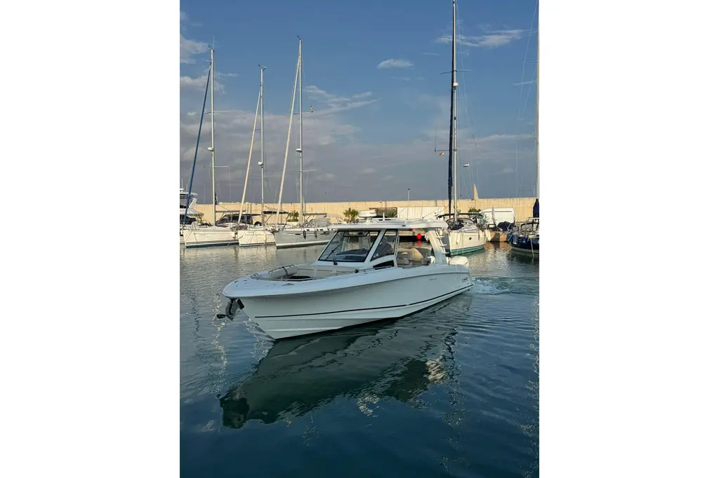 2020 Boston Whaler 350 Realm Yacht For Sale in Barcelona ES-B 2020 Boston Whaler 350 Realm Yacht For Sale in Barcelona ES-B