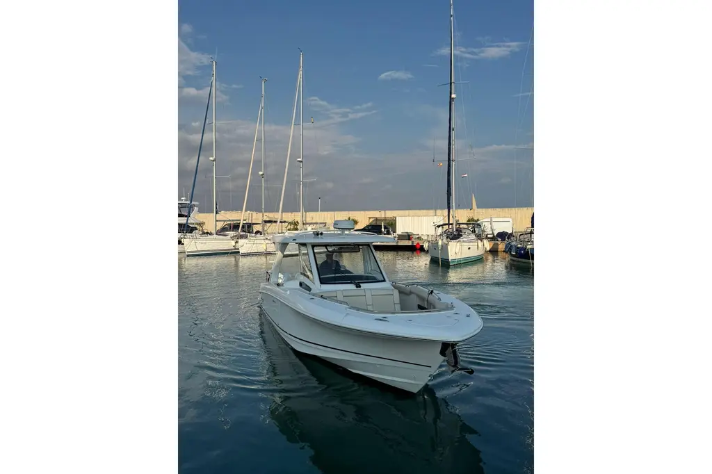 2020 Boston Whaler 350 Realm Yacht For Sale in Barcelona ES-B 2020 Boston Whaler 350 Realm Yacht For Sale in Barcelona ES-B