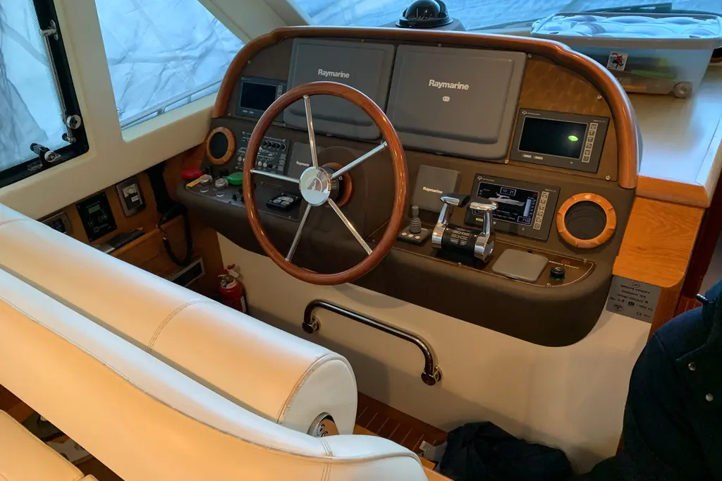 2008 Mochi Craft 54' Dolphin Yacht For Sale in Genoa IT-GE 2008 Mochi Craft 54' Dolphin Yacht For Sale in Genoa IT-GE