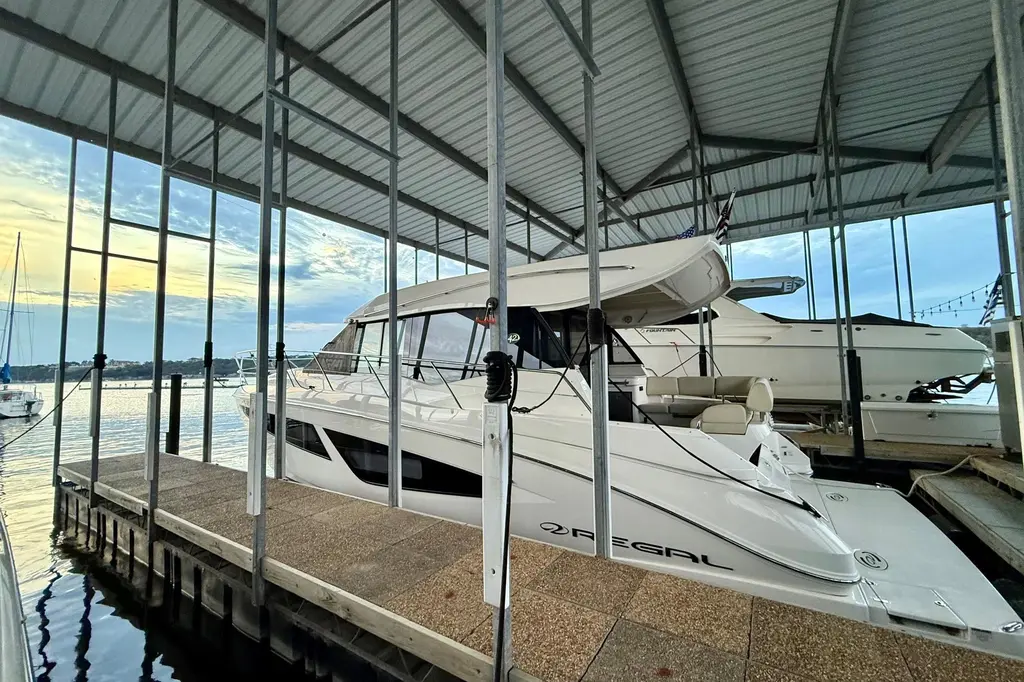 2018 Regal 42 Grande Coupe Yacht For Sale in Austin TX 2018 Regal 42 Grande Coupe Yacht For Sale in Austin TX
