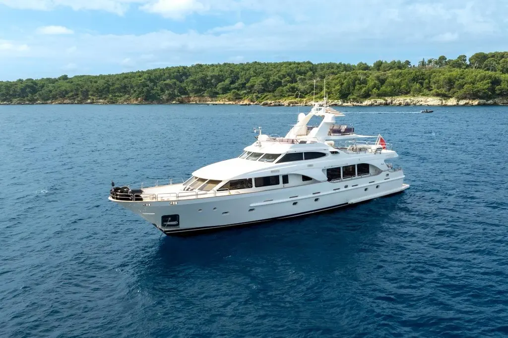 NEW STAR 2003 Benetti Tradition 100 Yacht For Sale in Villeneuve-Loubet NEW STAR 2003 Benetti Tradition 100 Yacht For Sale in Villeneuve-Loubet