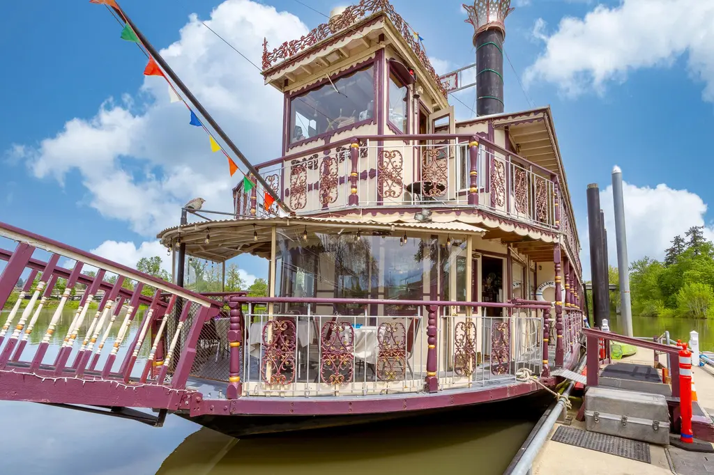 WILLAMETTE QUEEN 1990 Custom Howdy Eidelman Sternwheeler - Jack Sarin Yacht For Sale in Salem OR WILLAMETTE QUEEN 1990 Custom Howdy Eidelman Sternwheeler - Jack Sarin Yacht For Sale in Salem OR