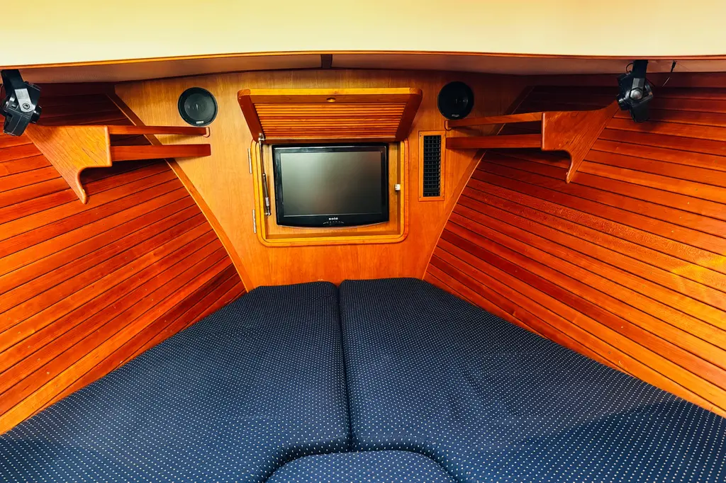 MAVERICK 2012 Hinckley Picnic Boat MKIII Yacht For Sale in Portland ME MAVERICK 2012 Hinckley Picnic Boat MKIII Yacht For Sale in Portland ME
