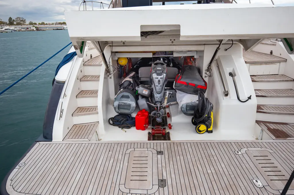 2011 Princess V62 Yacht For Sale in Glyfada 2011 Princess V62 Yacht For Sale in Glyfada