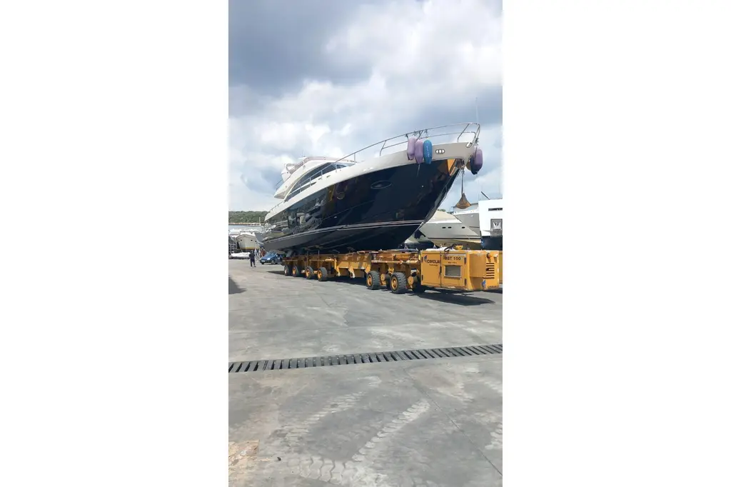 2013 Princess 72 Yacht For Sale in Istanbul 2013 Princess 72 Yacht For Sale in Istanbul