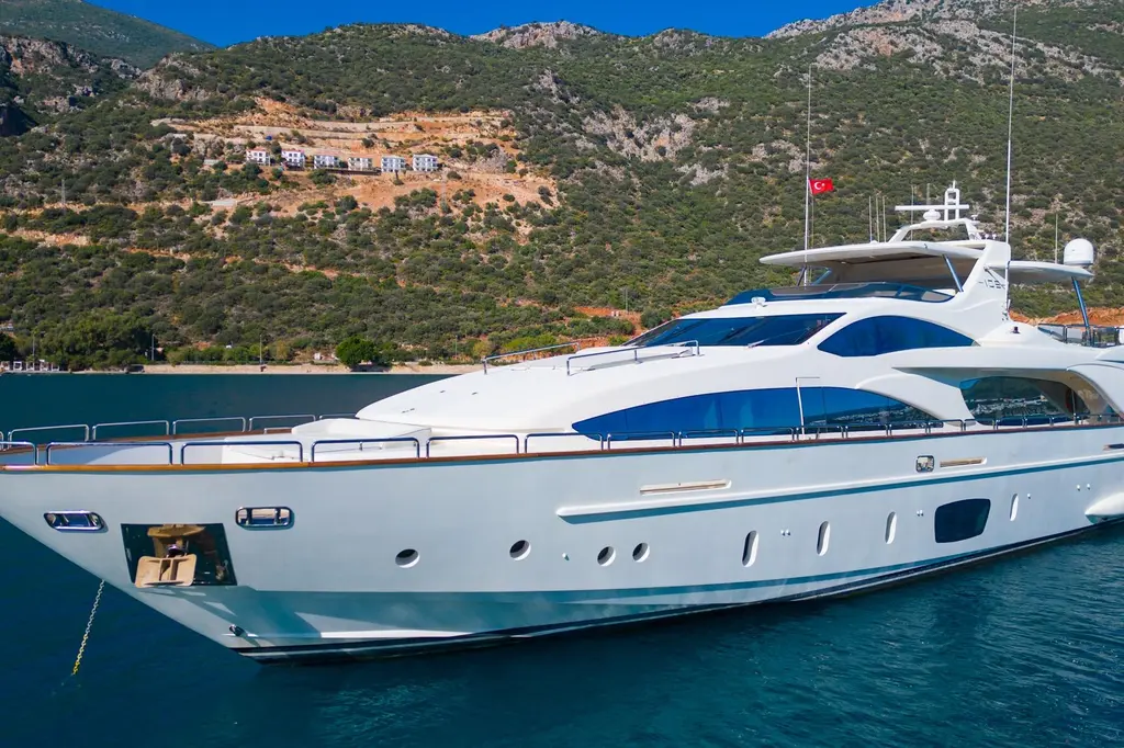 La Rubia 2011 Azimut 105 Yacht For Sale in Kaş La Rubia 2011 Azimut 105 Yacht For Sale in Kaş
