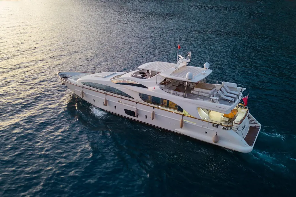 La Rubia 2011 Azimut 105 Yacht For Sale in Kaş La Rubia 2011 Azimut 105 Yacht For Sale in Kaş