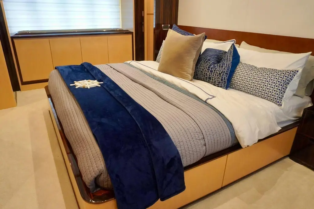  2015 Azimut 84 Yacht For Sale in Aventura FL