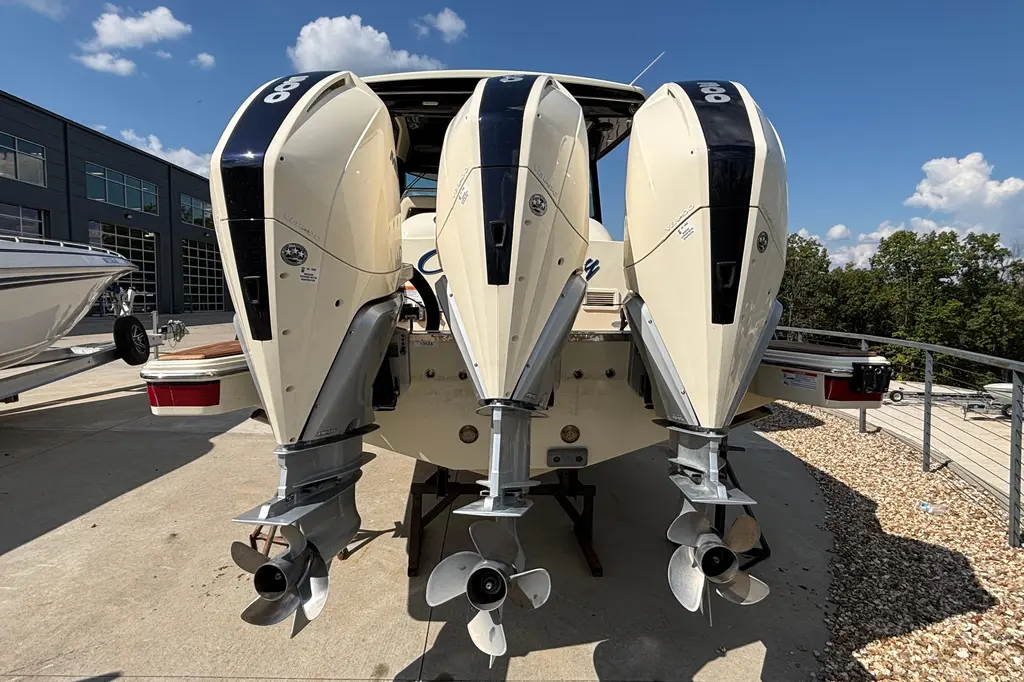 2021 Chris-Craft Calypso 35 Yacht For Sale in Lake Ozark MO 2021 Chris-Craft Calypso 35 Yacht For Sale in Lake Ozark MO