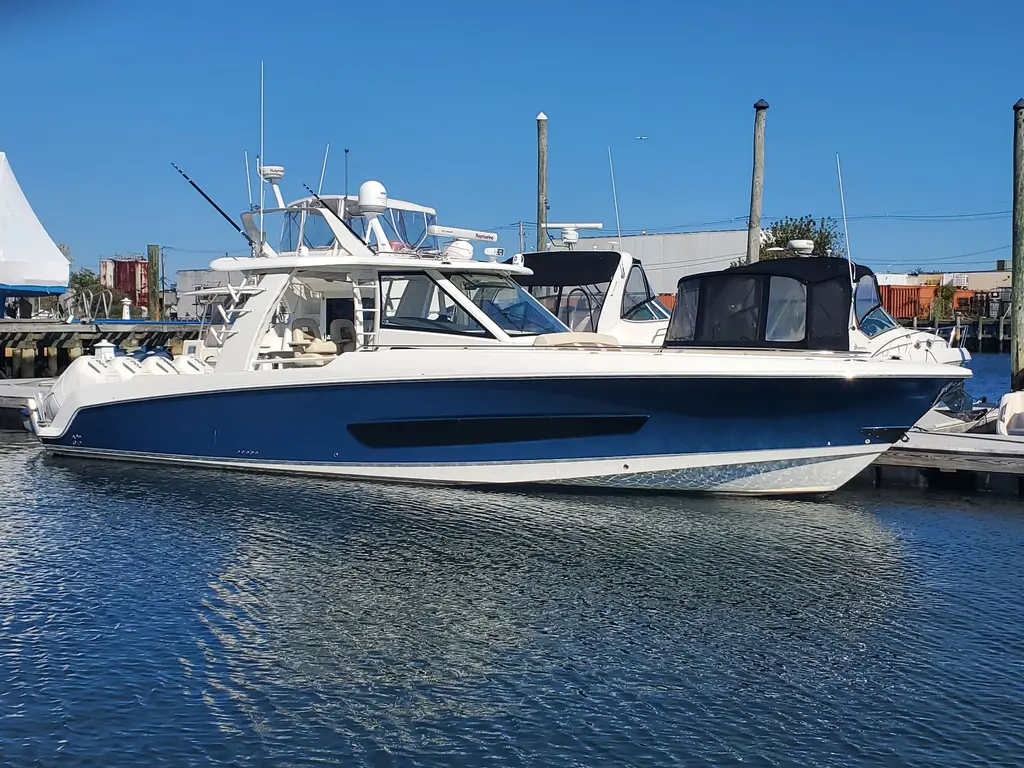 2017 Boston Whaler 420 Outrage Yacht For Sale in Freeport NY 2017 Boston Whaler 420 Outrage Yacht For Sale in Freeport NY