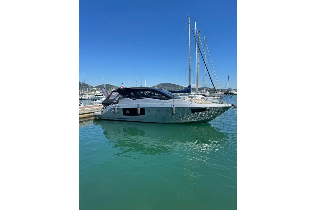 2020 Cranchi M 44 HT Yacht For Sale in Le Lavandou 83 2020 Cranchi M 44 HT Yacht For Sale in Le Lavandou 83