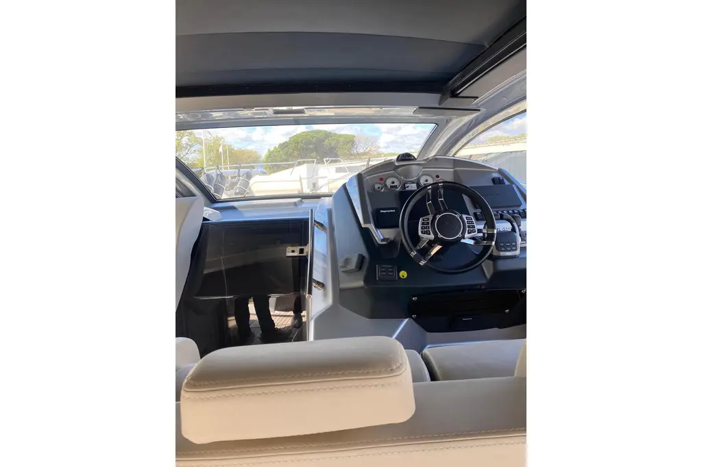 2020 Cranchi M 44 HT Yacht For Sale in Le Lavandou 83 2020 Cranchi M 44 HT Yacht For Sale in Le Lavandou 83