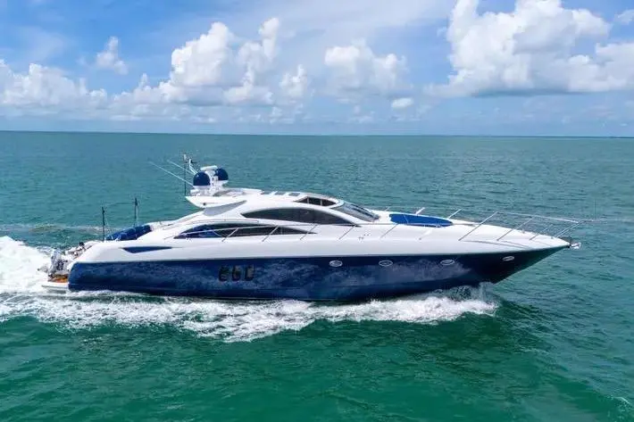 2006 Sunseeker Predator 72 Yacht For Sale in Cancún 2006 Sunseeker Predator 72 Yacht For Sale in Cancún