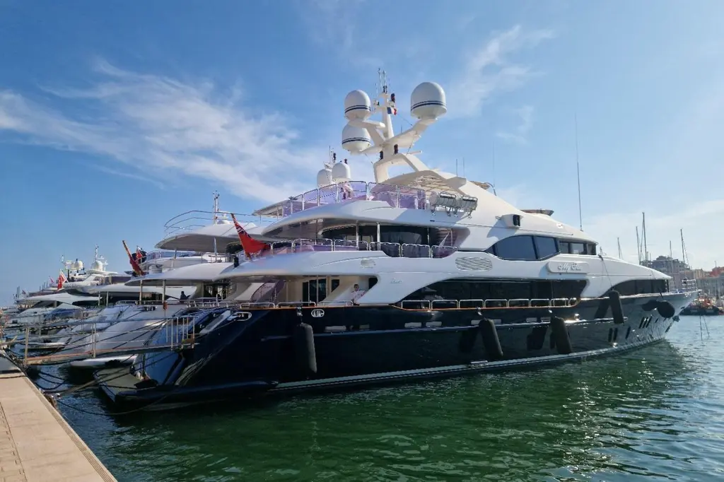 MY SISA 2010 Benetti Vision 145 Yacht For Sale in Menton MY SISA 2010 Benetti Vision 145 Yacht For Sale in Menton