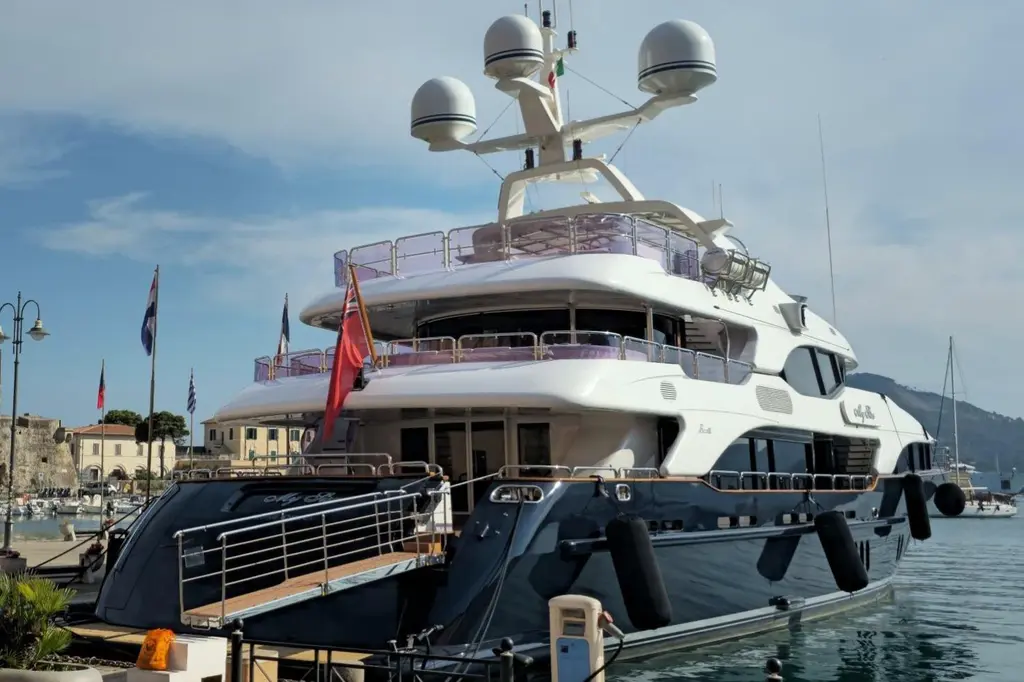 MY SISA 2010 Benetti Vision 145 Yacht For Sale in Menton MY SISA 2010 Benetti Vision 145 Yacht For Sale in Menton