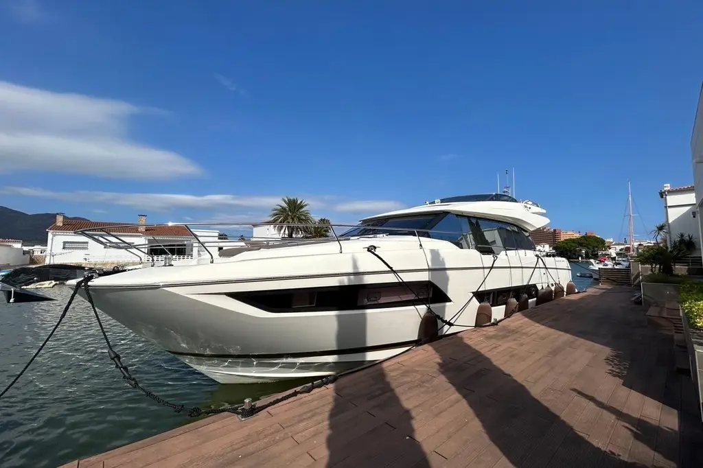 2018 Prestige 680S Yacht For Sale in Empuriabrava ES-GI 2018 Prestige 680S Yacht For Sale in Empuriabrava ES-GI