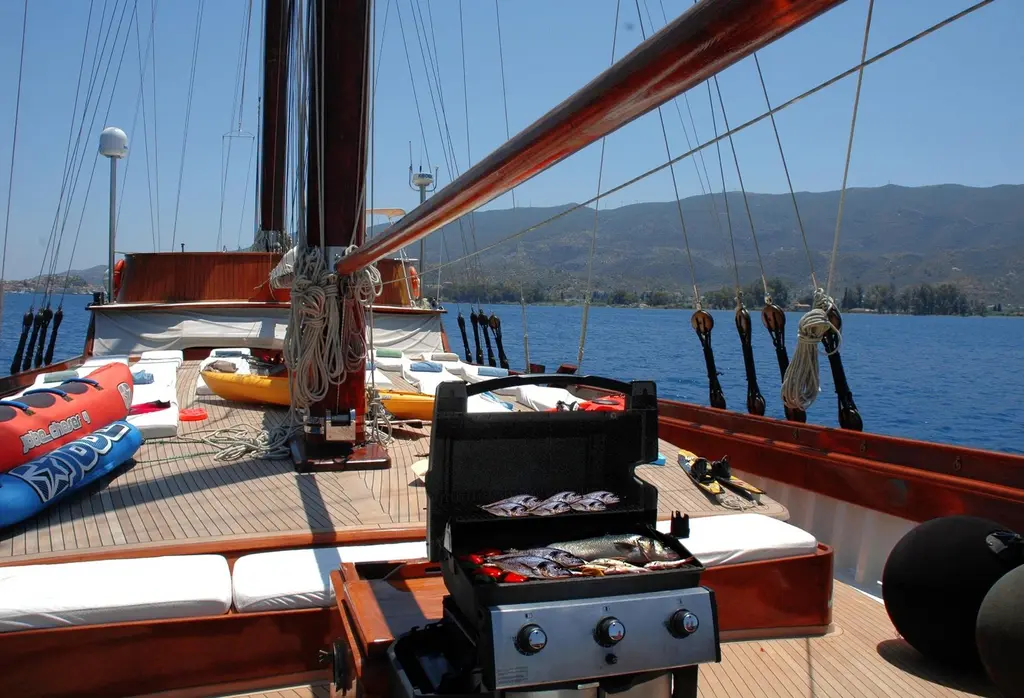 2000 Gulet 38m Yacht For Sale in Athens 2000 Gulet 38m Yacht For Sale in Athens