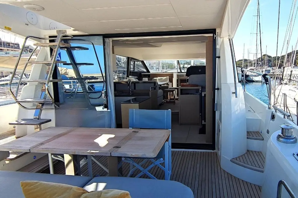 2023 Jeanneau Prestige 520 Fly Yacht For Sale in Le Lavandou 83 2023 Jeanneau Prestige 520 Fly Yacht For Sale in Le Lavandou 83
