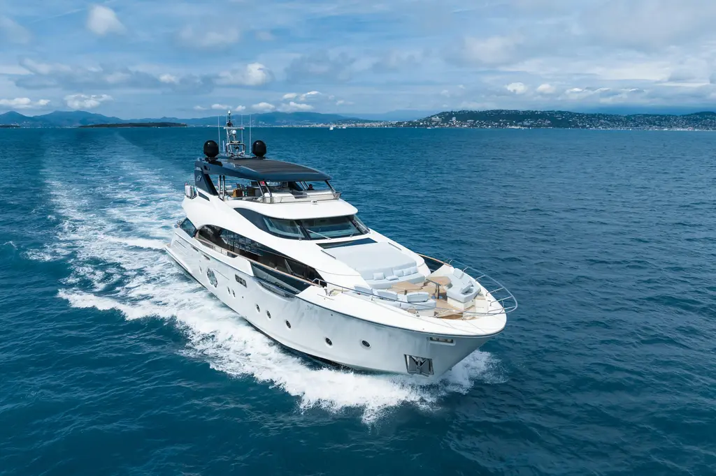 ROCCO 2021 Monte Carlo Yachts MCY 96 Yacht For Sale in Saint-Tropez 83 ROCCO 2021 Monte Carlo Yachts MCY 96 Yacht For Sale in Saint-Tropez 83
