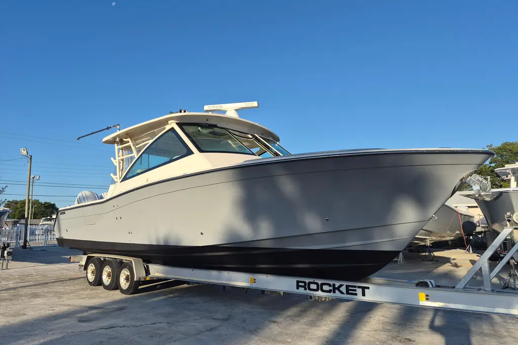 375-712 USED 2021 Grady-White Freedom 375 Yacht For Sale in Riviera Beach FL 375-712 USED 2021 Grady-White Freedom 375 Yacht For Sale in Riviera Beach FL