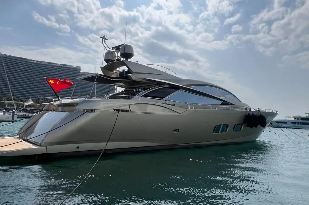 2010 Sunseeker Predator 108 Yacht For Sale in Haikou 2010 Sunseeker Predator 108 Yacht For Sale in Haikou