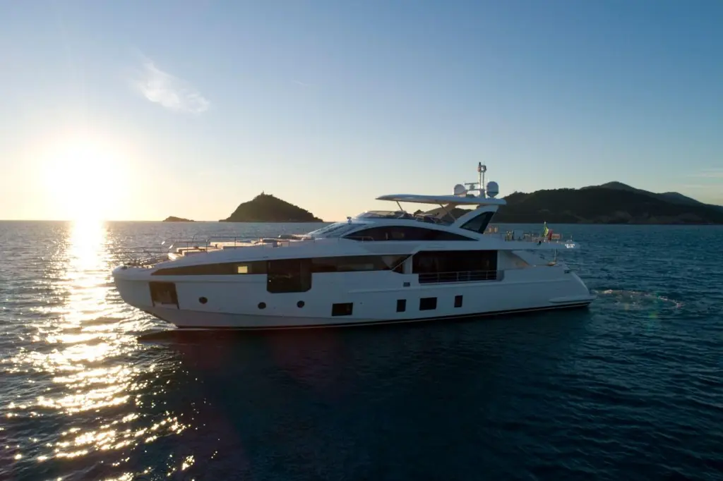 AZ-32 2020 Azimut Grande 32M Yacht For Sale in Hong Kong AZ-32 2020 Azimut Grande 32M Yacht For Sale in Hong Kong