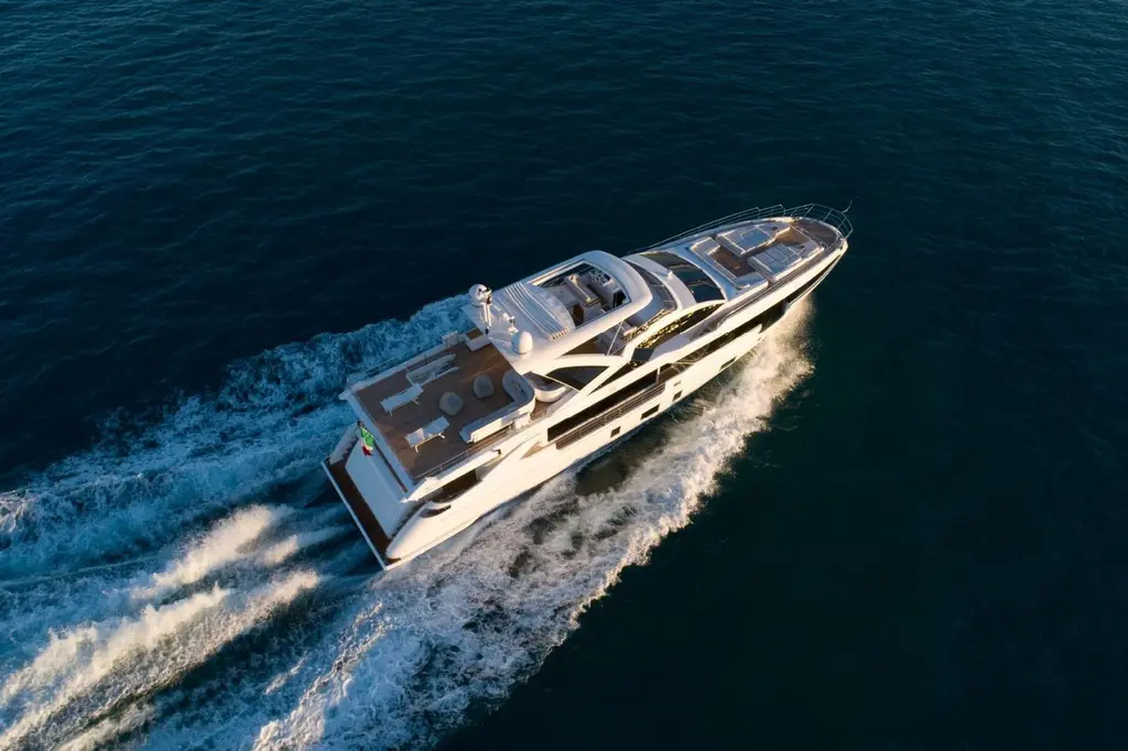 AZ-32 2020 Azimut Grande 32M Yacht For Sale in Hong Kong AZ-32 2020 Azimut Grande 32M Yacht For Sale in Hong Kong