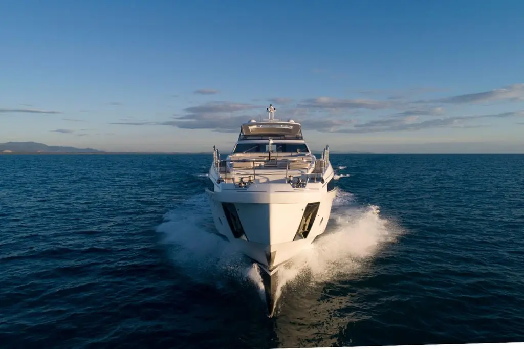 AZ-32 2020 Azimut Grande 32M Yacht For Sale in Hong Kong AZ-32 2020 Azimut Grande 32M Yacht For Sale in Hong Kong