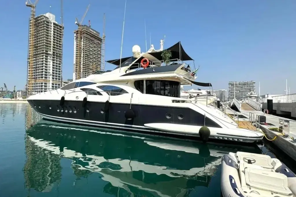 2003 Azimut 98 Leonardo Yacht For Sale in Dubai 2003 Azimut 98 Leonardo Yacht For Sale in Dubai